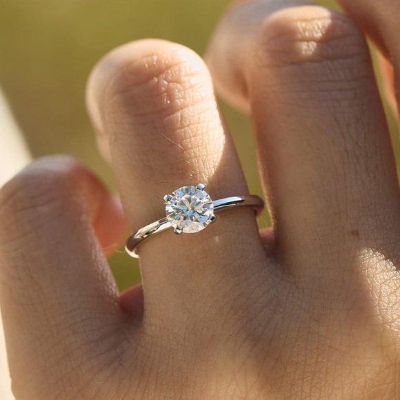1 Carat Moissanite Diamond Ring